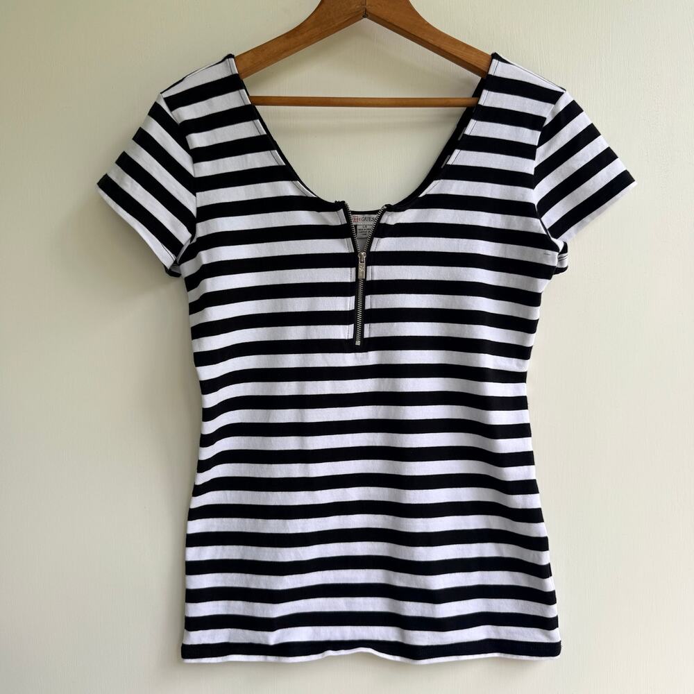 GUESS Striped Short Sleeve Scoop Neck Top L Black White Zip Front Tee Large
